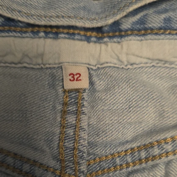 Light Wash Denim Women’s Shorts - Casual Summer Style - Picture 2 of 2